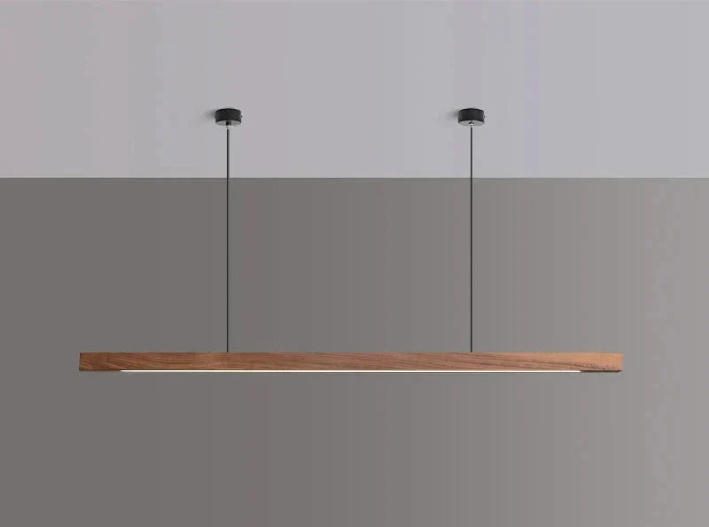 Lámpara colgante de nogal Arden. Diseño moderno y minimalista, perfecta para iluminación decorativa de interiores elegantes.
