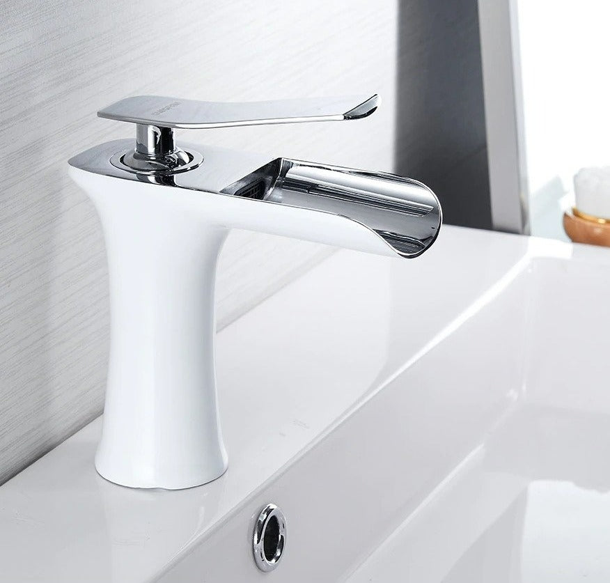 Grifo moderno para baño con efecto cascada, diseño elegante, embellece tu decoración.
