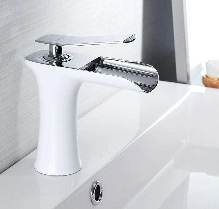 Grifo moderno para baño con efecto cascada, diseño elegante, embellece tu decoración.