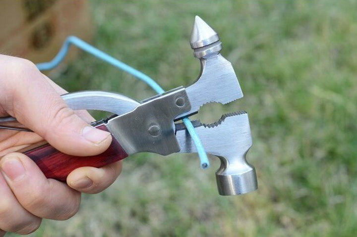 Martillo multifuncional de camping, herramienta de acero con garra para aventura y supervivencia.