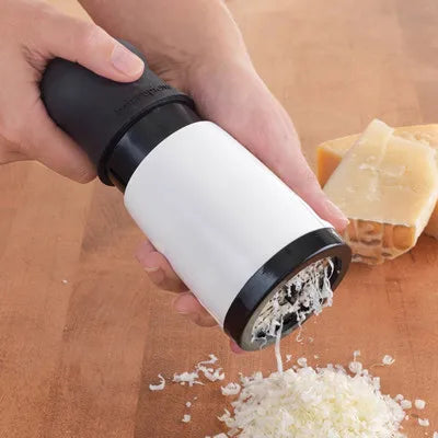 Rallador de queso y verduras de acero inoxidable con diseño ergonómico y 2 cuchillas.