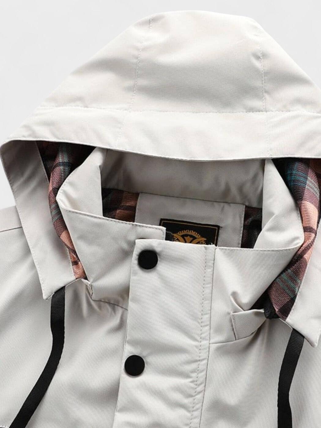 Abrigo acolchado de invierno para hombre, con capucha y diseño moderno para el frío.