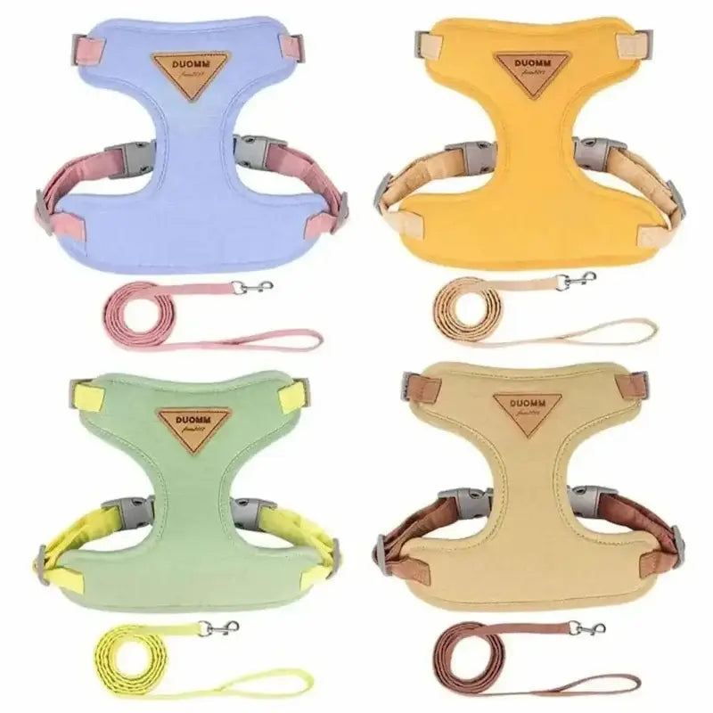 Arnés antiescape para gatos en color vibrante, diseñado para evitar fugas durante los paseos.