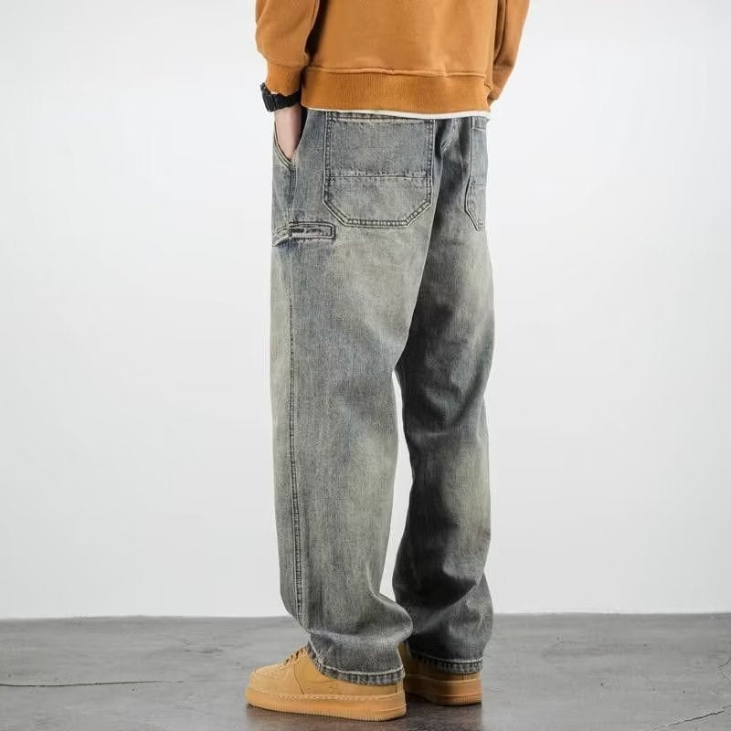Vaqueros EZRA para hombre, corte relajado estilo retro en tono arena. Comodidad duradera, ideal para moda casual.