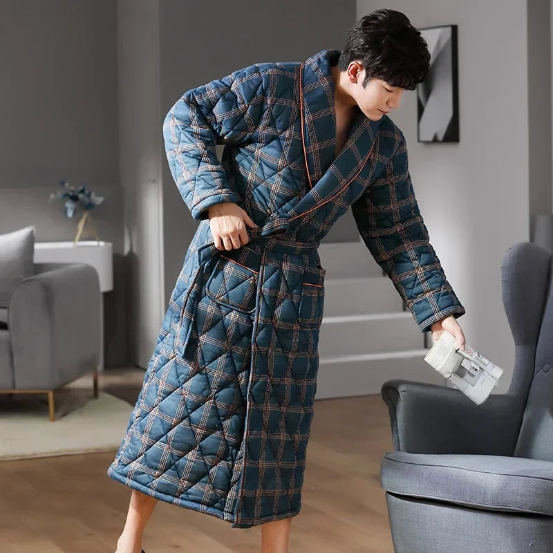 Albornoz unisex de 3 capas, maximiza el confort en casa, ideal para el frío invierno.