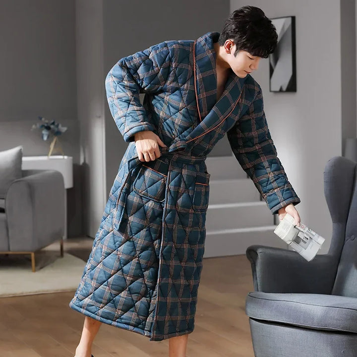 Albornoz unisex de 3 capas, maximiza el confort en casa, ideal para el frío invierno.