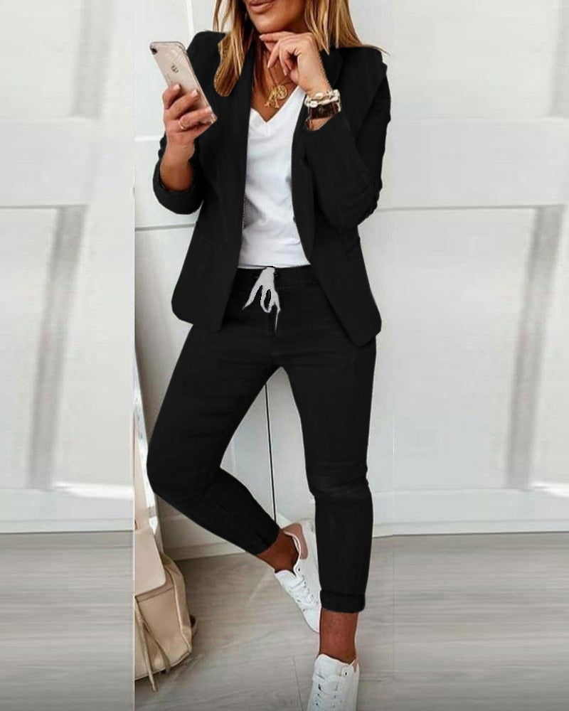 Conjunto casual de blazer y joggers para mujer, ideal para estilo diario cómodo y elegante.