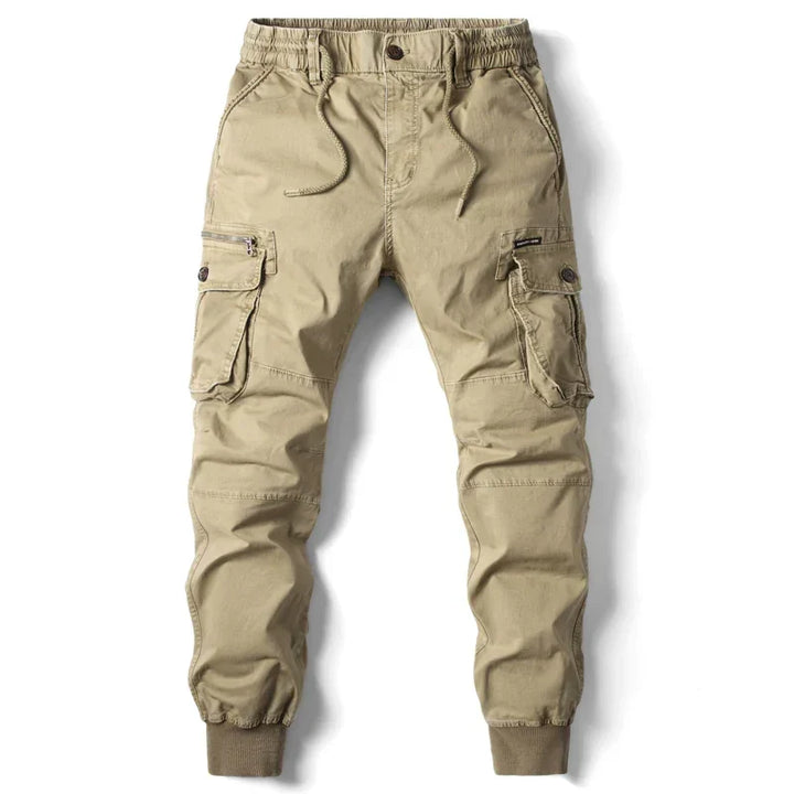 Jogger cargo ARLO de hombre, diseño moderno con prácticos bolsillos para un look casual y funcional.