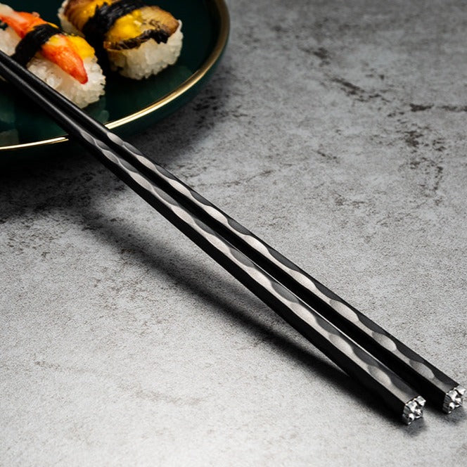 Palillos de lujo con patrones decorativos elegantes. Juego de 5 pares de aleación para cocina moderna.