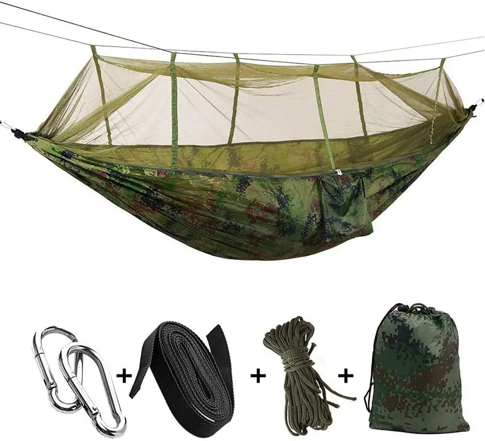 Hamaca de camping portátil con mosquitera integrada para un descanso sin insectos al aire libre.