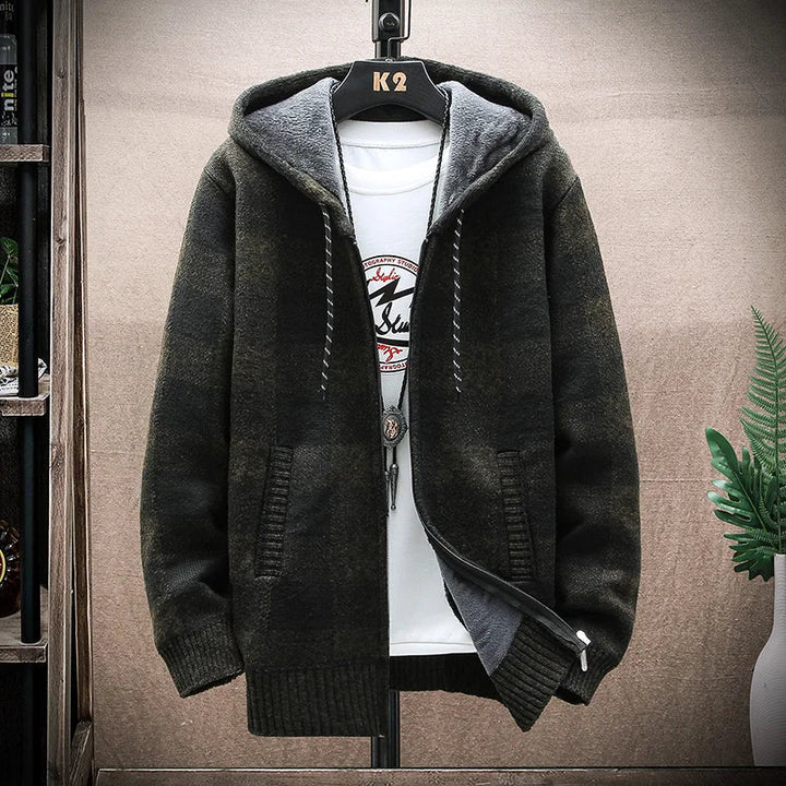 Chaqueta moderna de cuadros para hombre con capucha y cremallera completa. Diseño actual, abrigo casual para el frío.