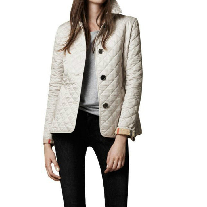 Chaqueta acolchada de invierno para mujer, cómoda y versátil, ideal para el frío con estilo.