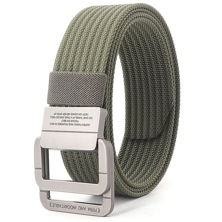 Cinturón de lona marrón, un accesorio unisex esencial y duradero para tu vestuario casual.