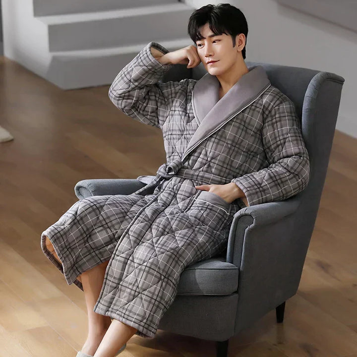 Albornoz de hogar cálido, diseño de rayas, ideal para unisex, ofrece confort y relax.