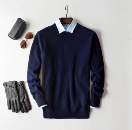 Jersey casual de hombre, camel, cuello redondo. Estilo y suavidad para la ropa masculina, muy cómodo.