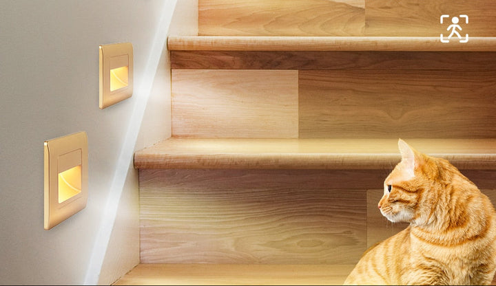 Lámpara LED inteligente para escaleras con sensor PIR. Luz cálida y fría, disponible en blanco, negro, plata.