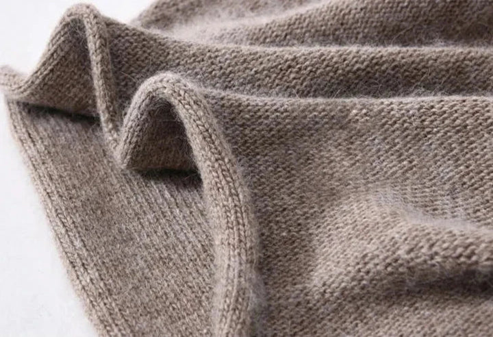 Gorro de invierno gris para mujer. Cálido y suave, accesorio de punto perfecto para el frío.