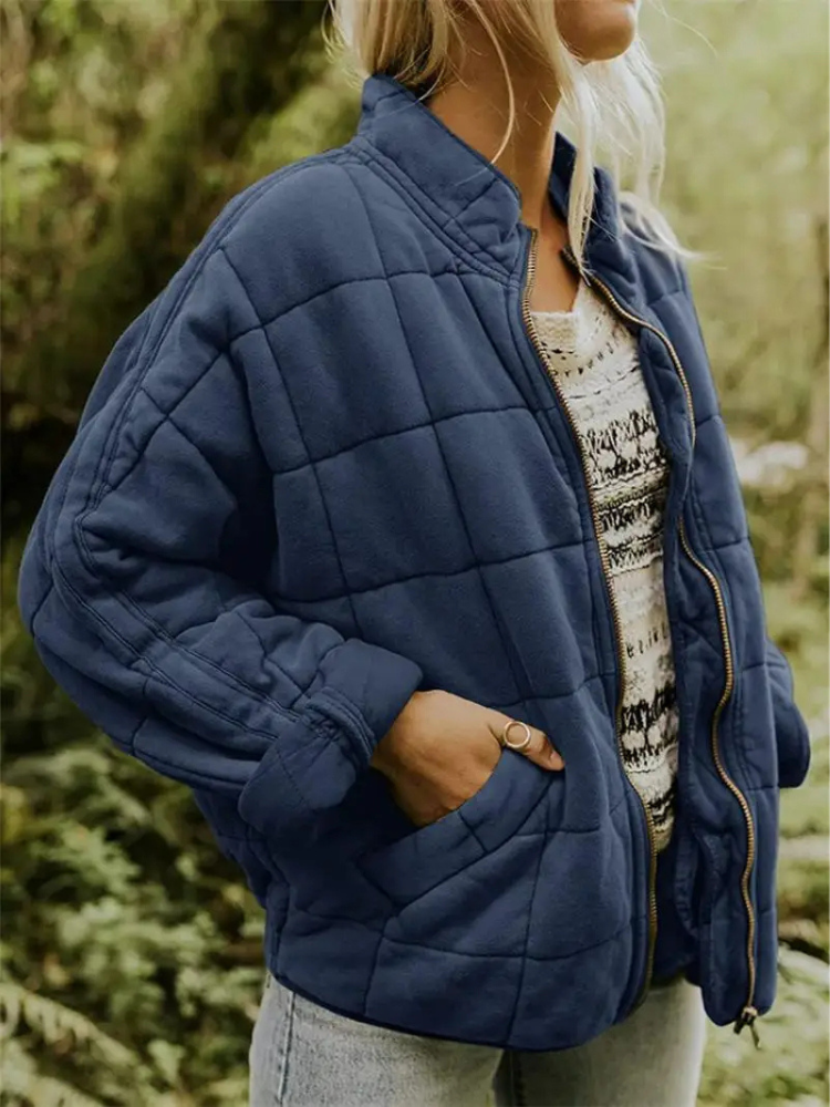 Prenda esencial: chaqueta acolchada oversize para mujer, cálida y adaptable a cualquier look.