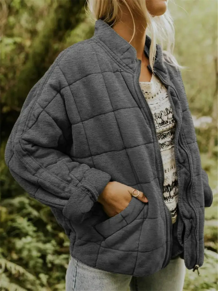 Chaqueta acolchada oversize para mujer, cálida y moderna, ideal para el invierno.