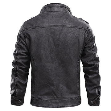 Cazadora vaquera de hombre negra, corte corto, con cremallera, cómoda para moda casual y entretiempo.