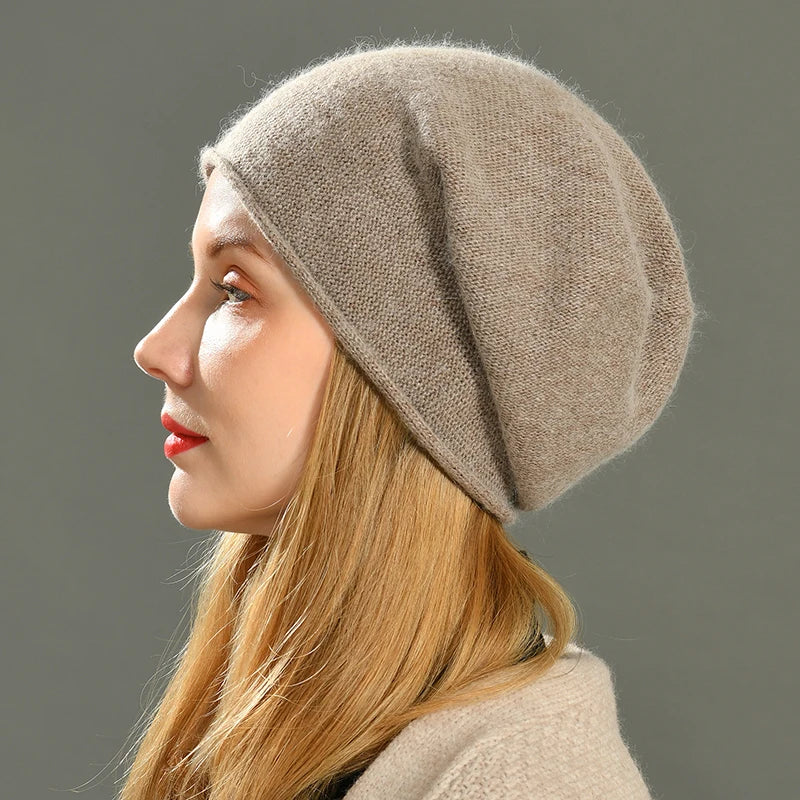 Gorro de punto para mujer, estilo moderno y cálido. Accesorio de invierno esencial para moda femenina.