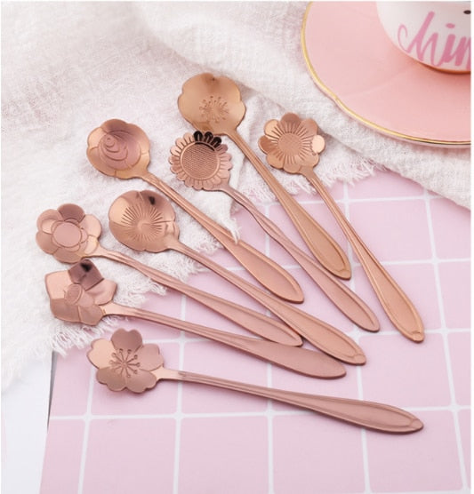 Cucharitas decorativas Florin. Aporta un toque floral distintivo y elegancia a tu vajilla y mesa de postre.