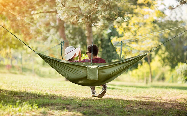 Hamaca de camping con mosquitera, la solución ultraligera para dormir sin picaduras al aire libre en tus viajes.