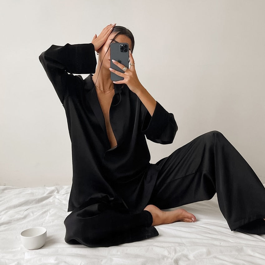 Pijama mujer holgado elegante de dos piezas para confort supremo en casa.