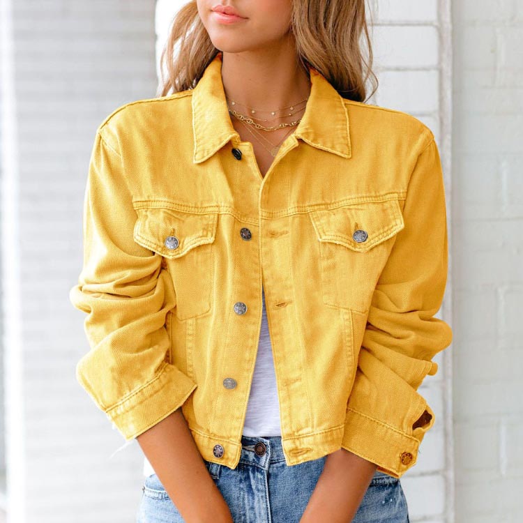 Chaqueta vaquera denim rosa de verano para mujer, un estilo casual ligero y cómodo, ideal para la moda estival.