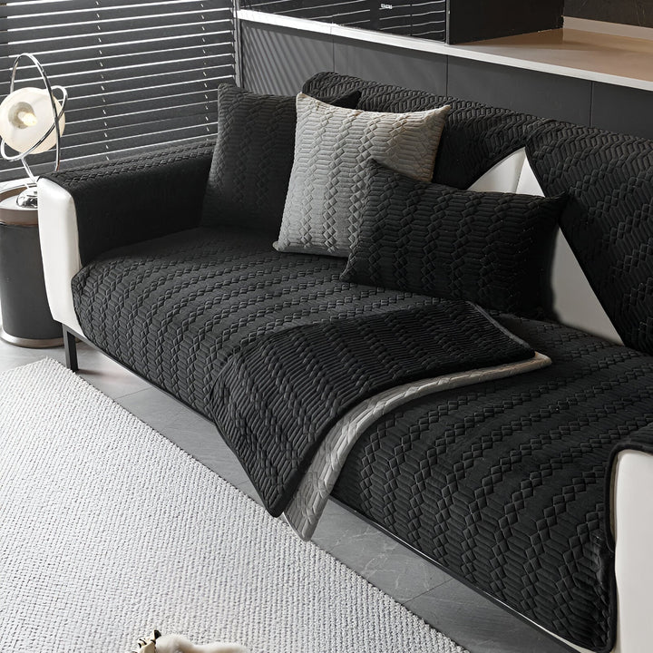 Protección elegante para tu sofá con esta funda de terciopelo lavable, añade suavidad y estilo a tu sala. [[lstfy-media:3]]
