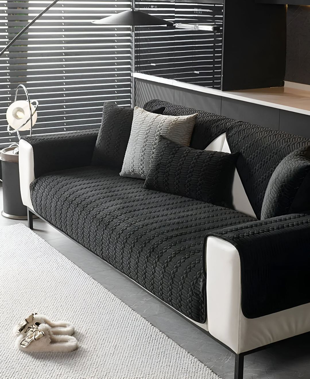Funda de sofá premium de terciopelo, elegante protección y suavidad para la decoración de tu sala de estar. [[lstfy-media:8]]