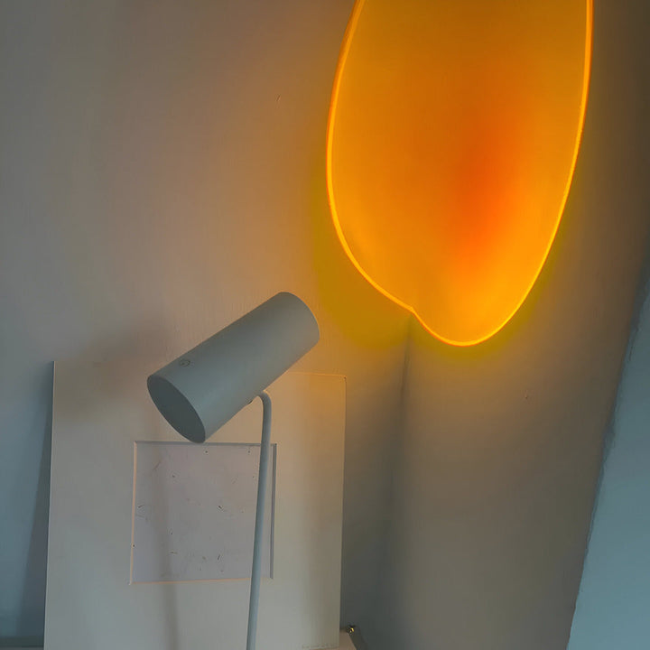 Luz LED regulable para lámpara de escritorio. Estilo minimalista, ideal para oficina o como luz de noche.