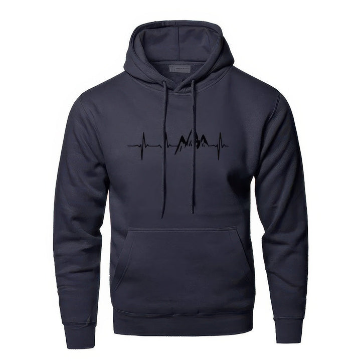 Sudadera blanca para hombre con capucha. Diseño de montaña, ideal para atuendos casuales, aventura y confort.