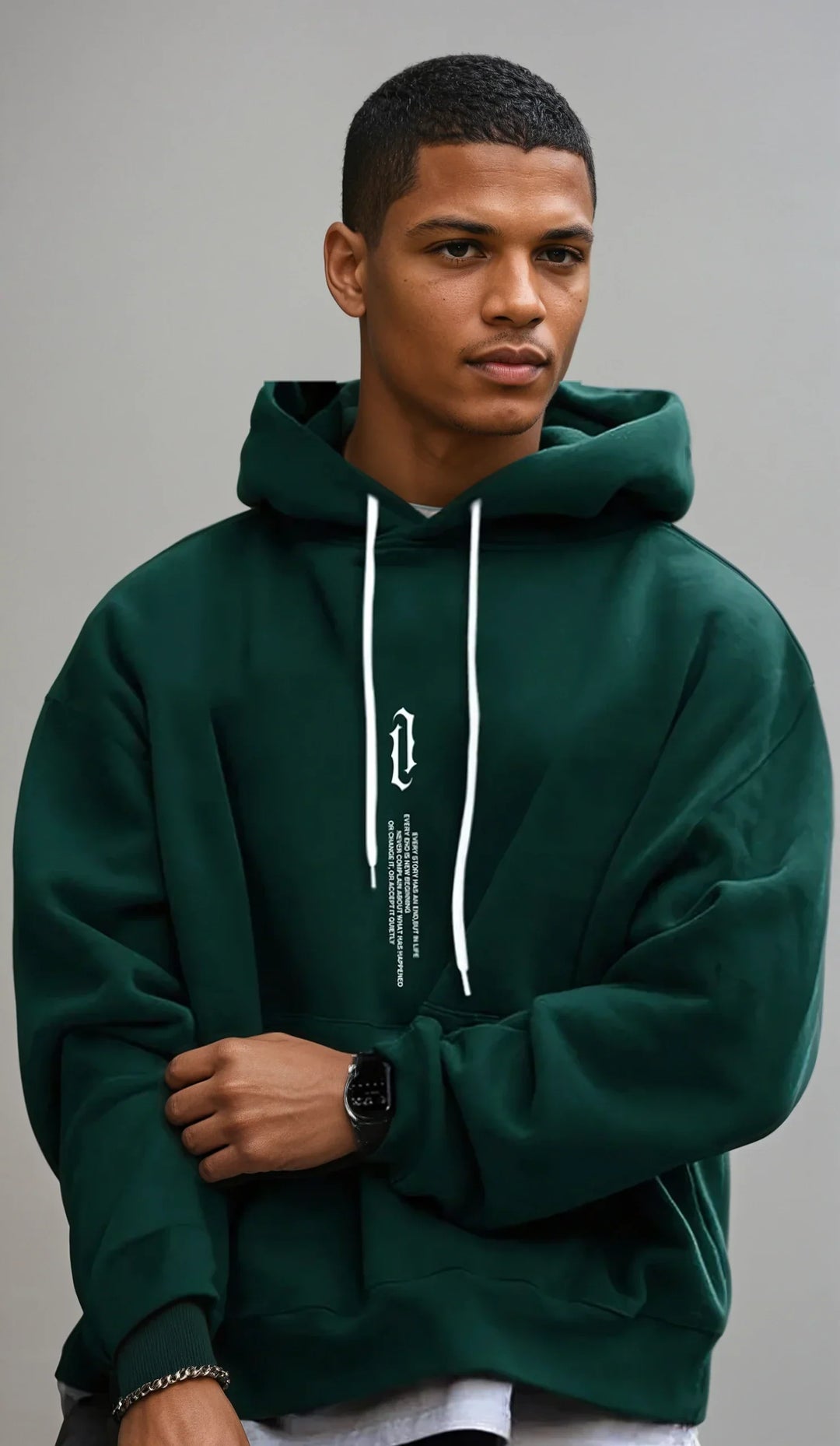Sudadera verde militar con capucha para hombre, ajuste amplio y cómodo. Estilo urbano para días frescos de otoño/invierno.