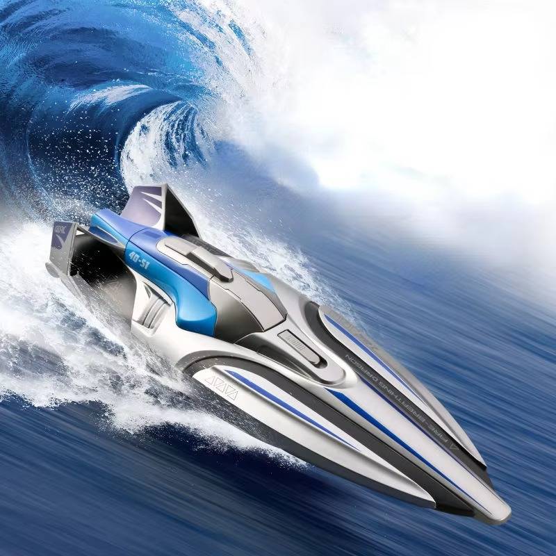 Barco teledirigido con doble motor y luces LED, perfecto para carreras acuáticas.