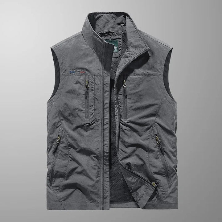 Chaleco casual sin mangas para hombre, estilo urbano, con prácticos multibolsillos. Ideal para el entretiempo.