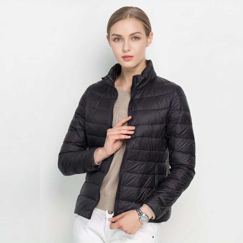 Versátil chaqueta ILSE para mujer, estilo urbano casual chic. Ligera y perfecta para el día a día.