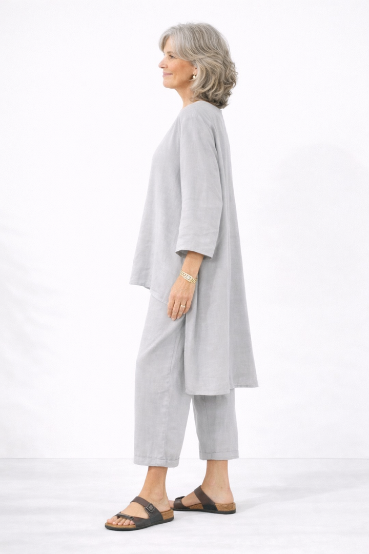 Conjunto elegante dos piezas mujer con escote V, fluido, transpirable y bolsillos. Ideal para verano.