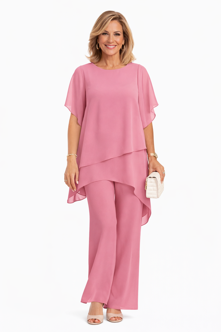 Modelo luciendo conjunto fluido Carmen para mujer. Pantalón ancho y top elegante, ideal para comodidad y estilo en verano.