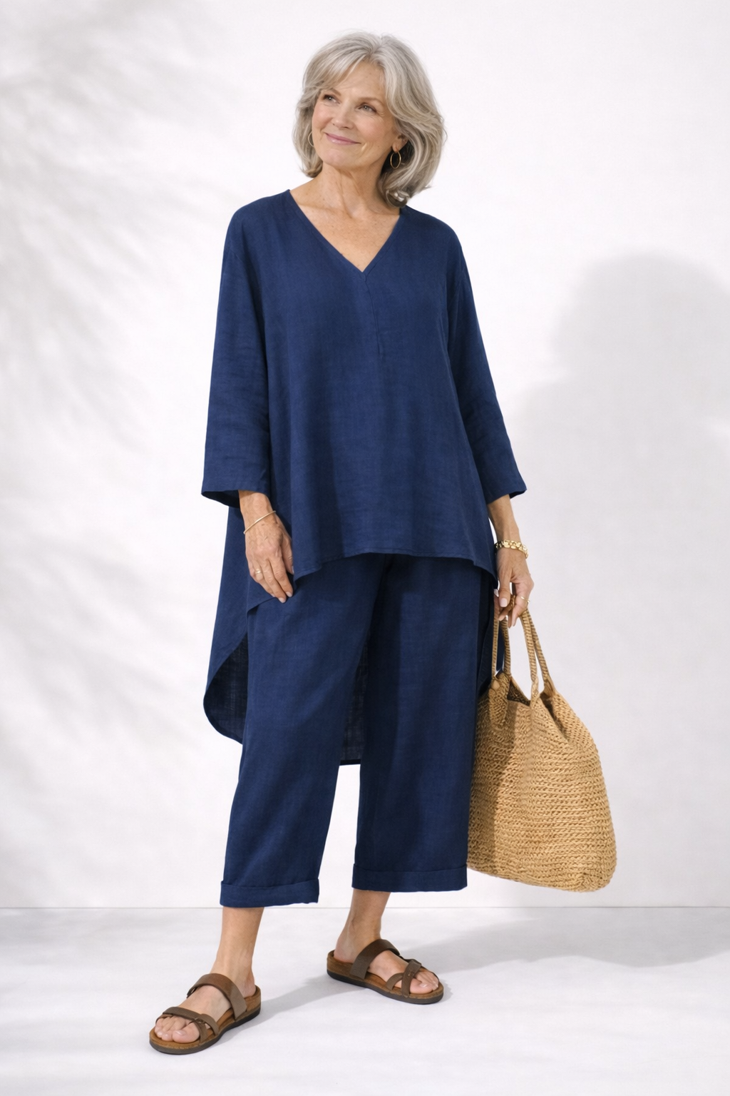 Conjunto elegante de dos piezas para mujer con escote en V, ideal para verano, cómodo y fluido.