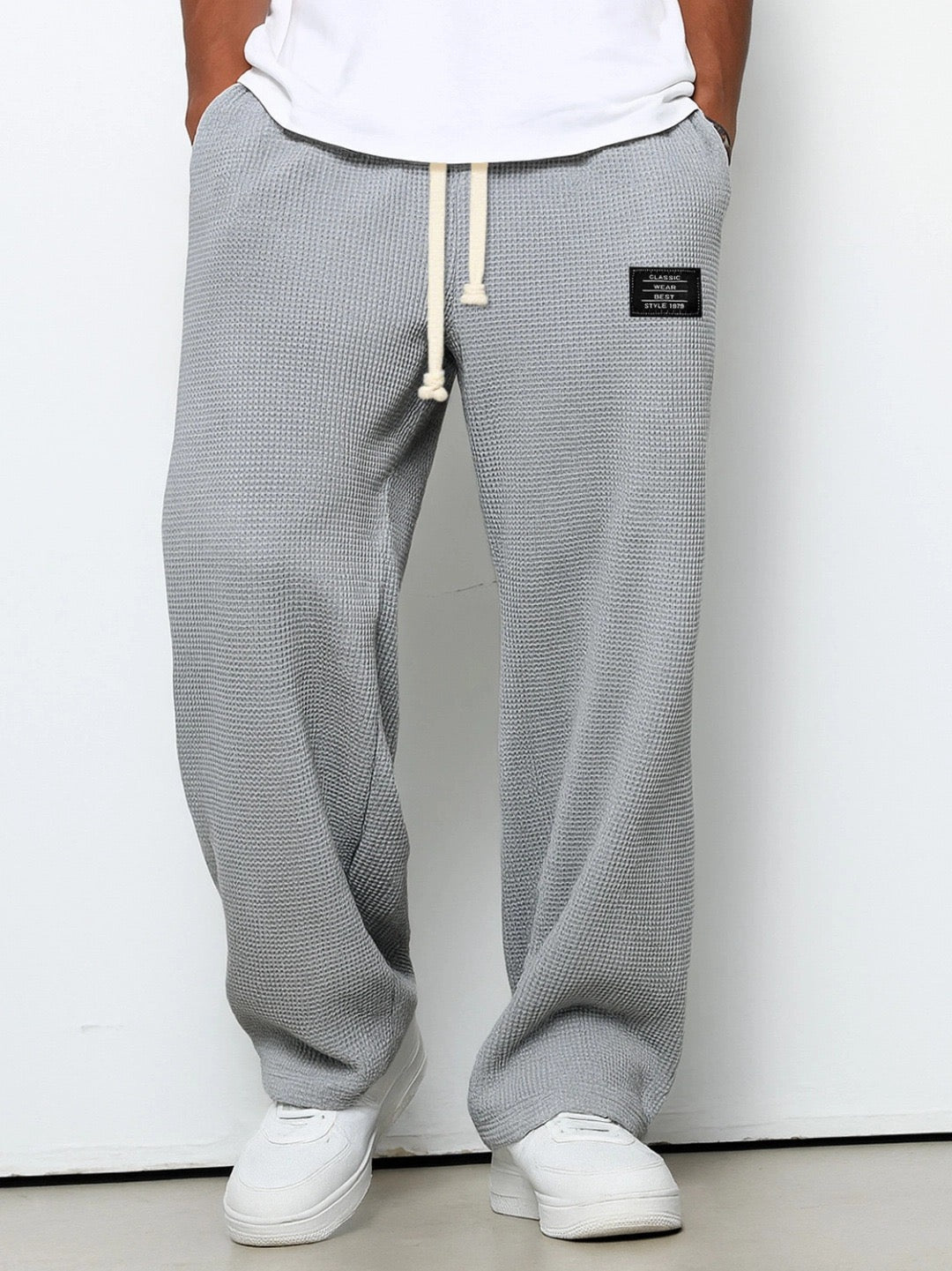 Pantalón relajado Santiago para hombre con ajuste de cordón. Máximo confort y estilo casual.