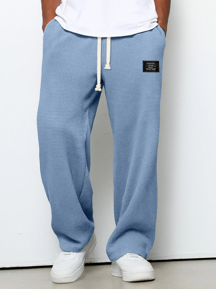 Pantalón de hombre Santiago transpirable y cómodo. Ideal para estilo casual relajado y moda masculina.