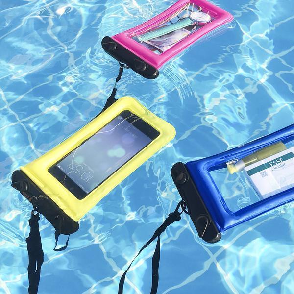 Mantén tu teléfono seco y seguro con esta bolsa flotante. Perfecta para vacaciones acuáticas.