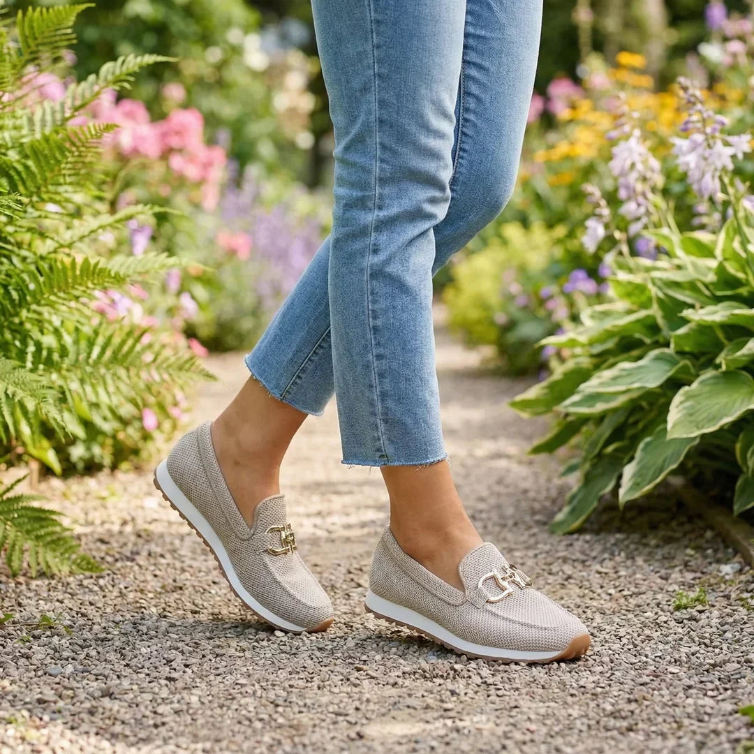 Mocasines Lorena cómodos para mujer, calzado slip-on ideal para largas caminatas y uso diario.