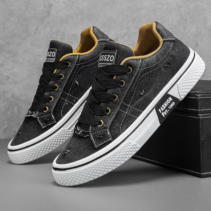 Zapatillas casuales de denim para hombre, cómodas y flexibles, perfectas para un estilo urbano y relajado.