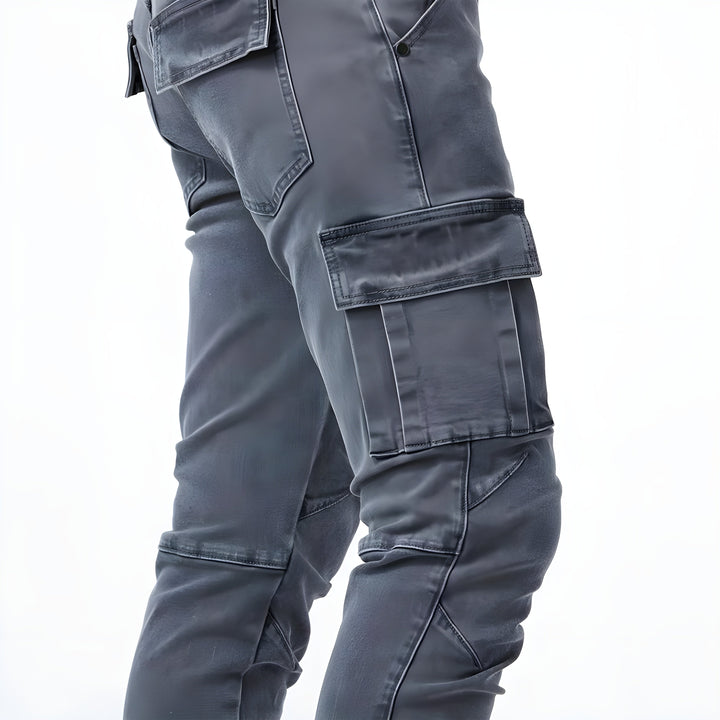 Cómodo pantalón cargo hombre, ideal para uso diario y estilo casual moderno.