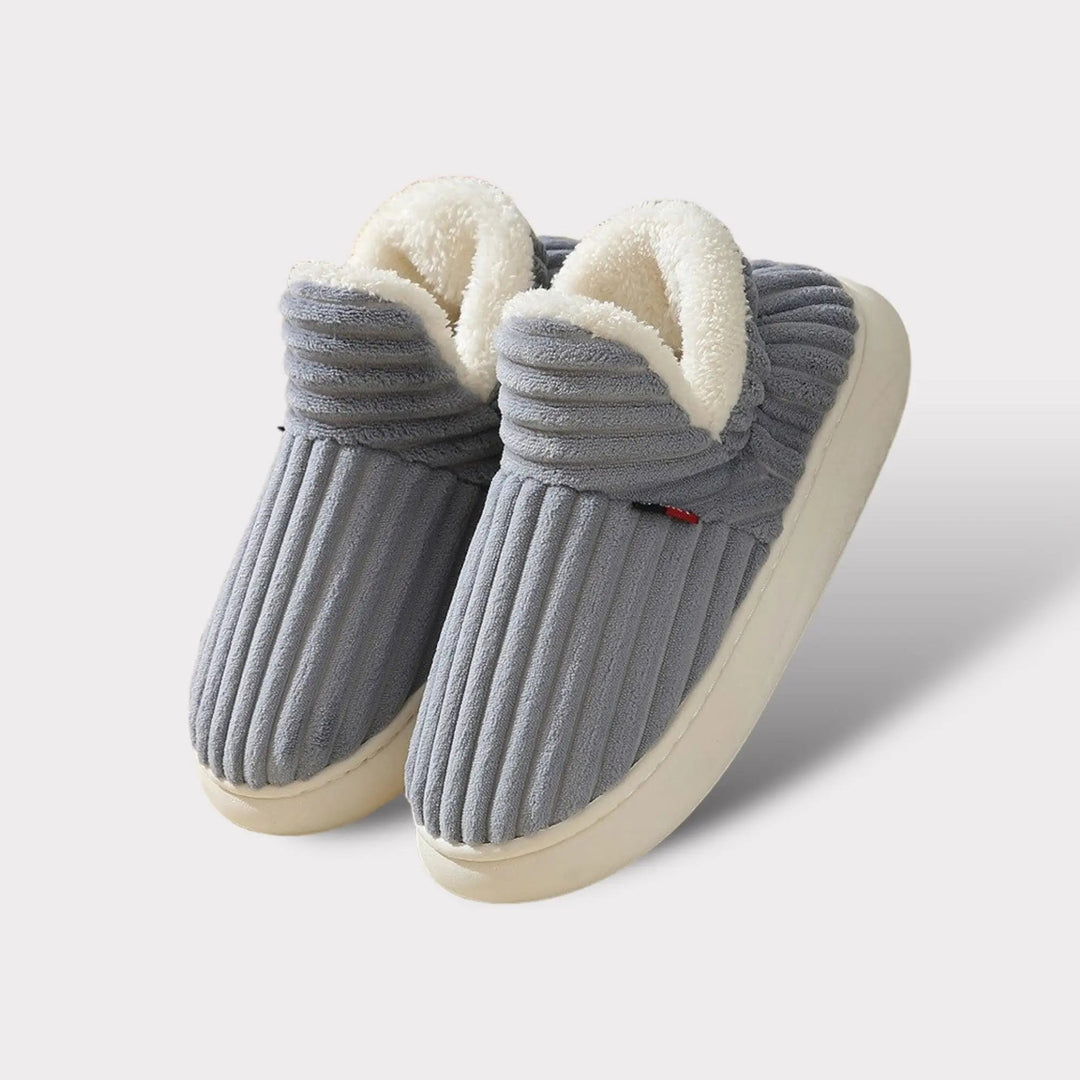 Pantuflas unisex para un confort diario en casa, con un diseño suave y acogedor.