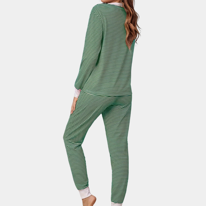 Moda hogar femenina: pijama suave de manga larga y pantalón, ideal para relax.