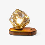 Ámbar y madera oscura