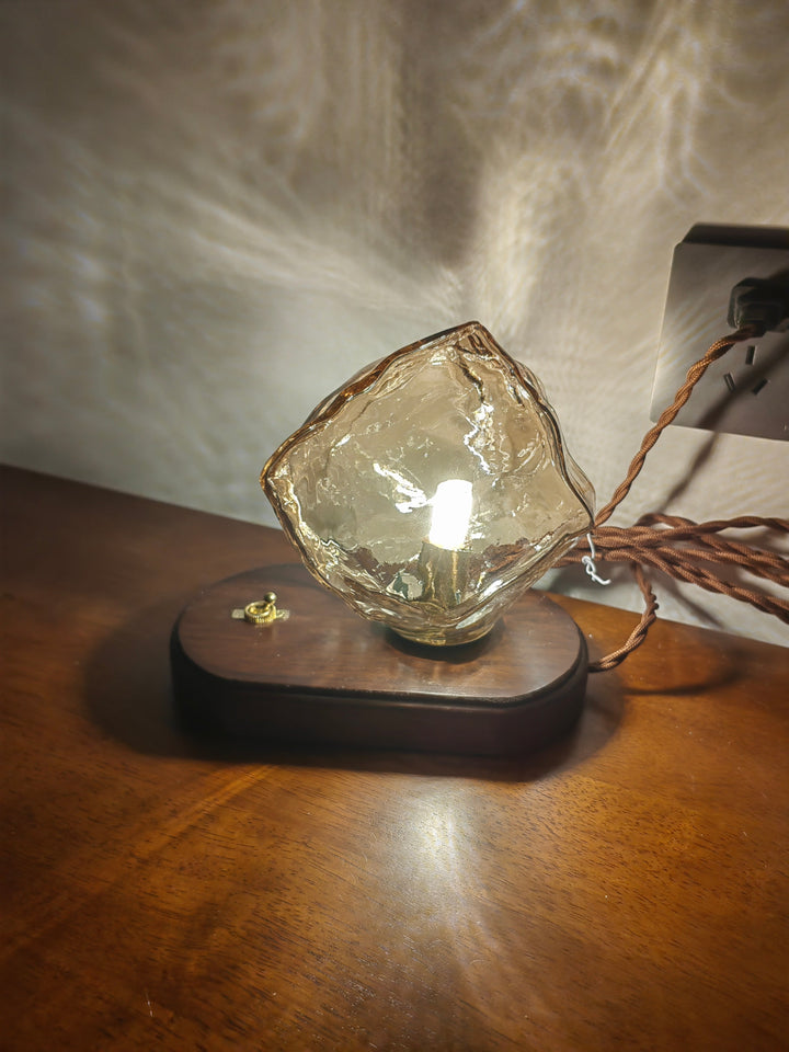 Cristal Averis: Lámpara de mesa, diseño elegante. Iluminación decorativa para hogar y oficina.
